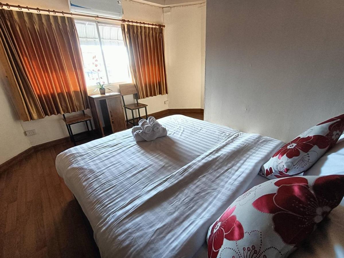 Soft Night Barzaar Hostel Τσιάνγκ Μάι Εξωτερικό φωτογραφία