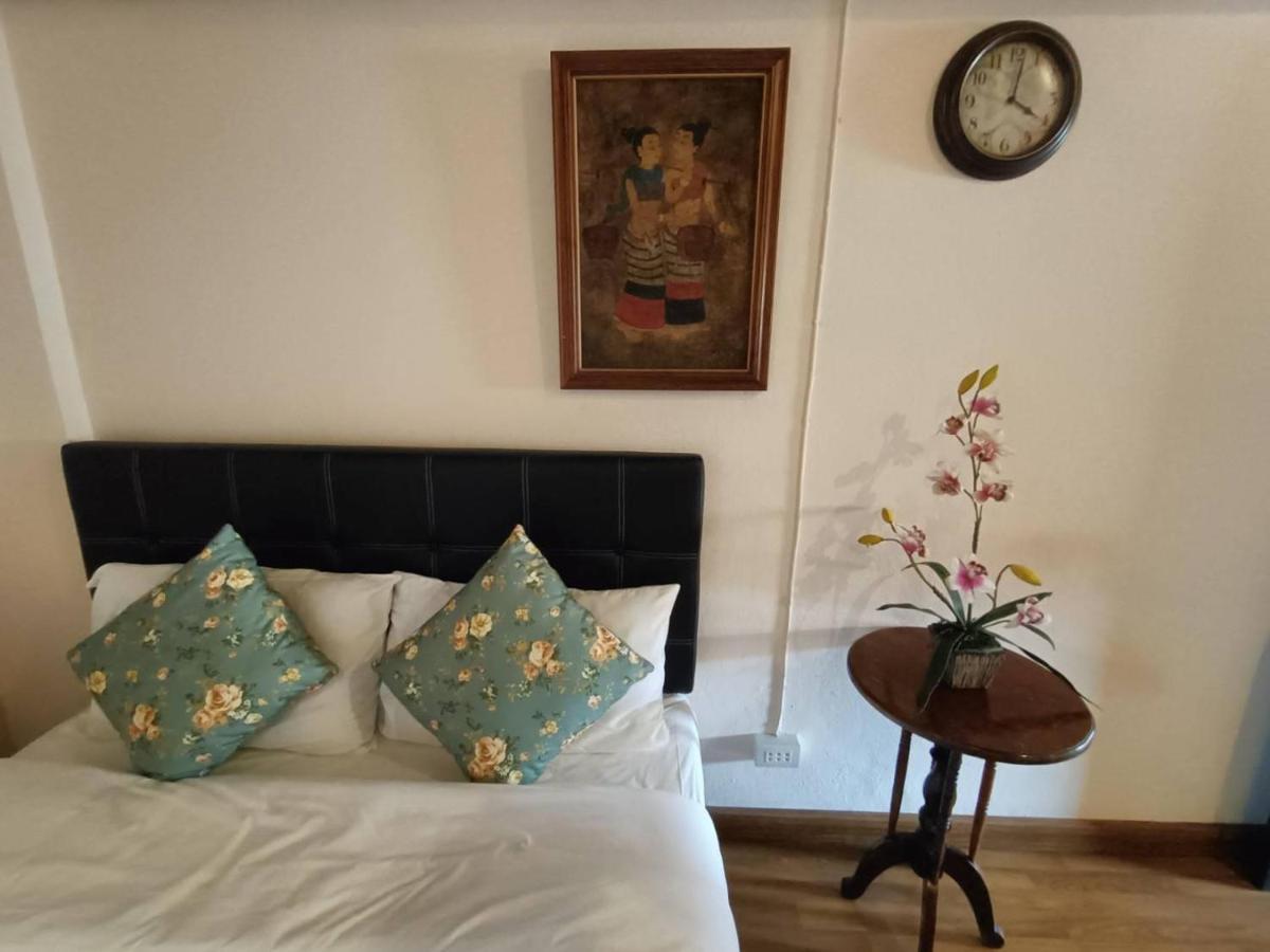 Soft Night Barzaar Hostel Τσιάνγκ Μάι Εξωτερικό φωτογραφία