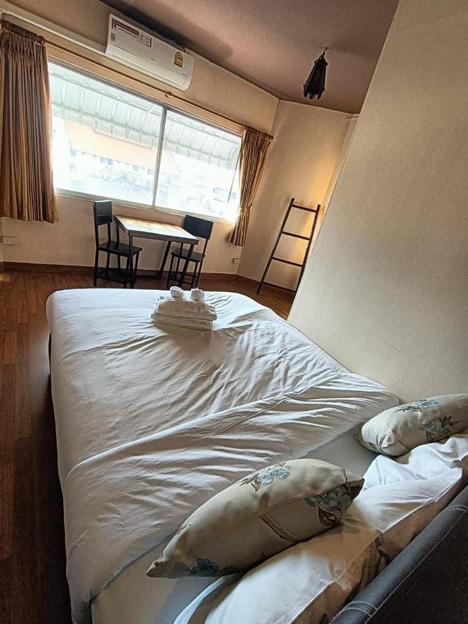 Soft Night Barzaar Hostel Τσιάνγκ Μάι Εξωτερικό φωτογραφία
